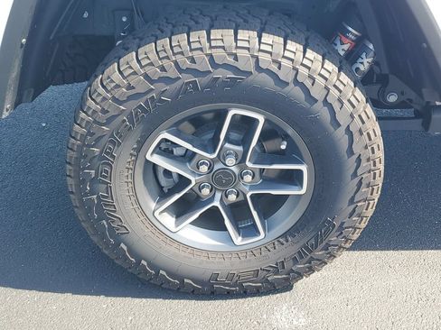 Used 2025 Jeep Gladiator Mojave AWD/4WD image 4