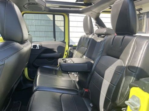 Used 2022 Jeep Wrangler Unlimited Sahara w/ Cold Weather Group image 17