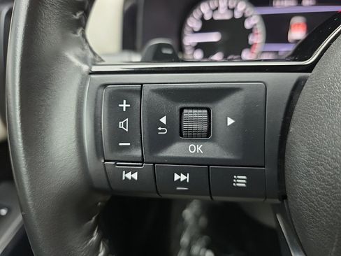 Used 2023 Nissan Pathfinder SV w/ Black Appearance Package image 25