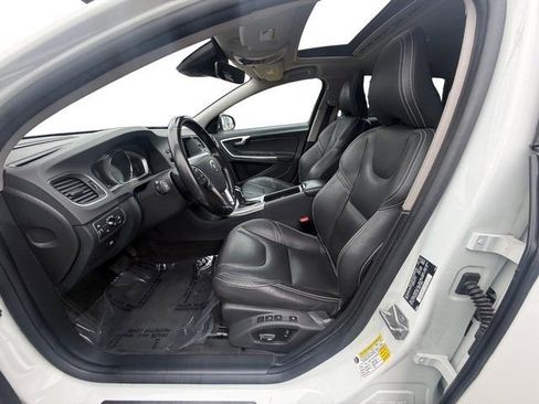 Used 2018 Volvo V60 T5 Dynamic w/ Vision Package image 11