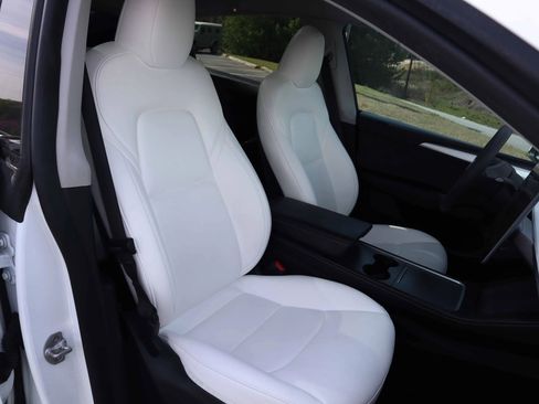 Used 2024 Tesla Model Y Long Range AWD/4WD image 7