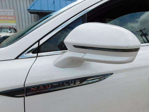 Used 2019 Lincoln Nautilus FWD image 15