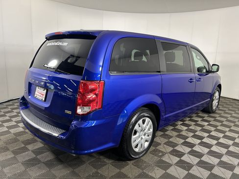Used 2018 Dodge Grand Caravan SE w/ UConnect Hands-Free Group FWD image 5
