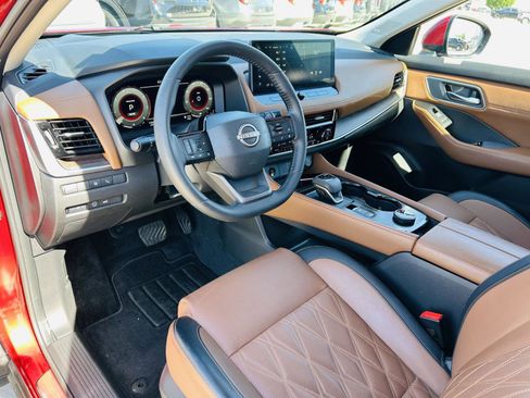 Used 2025 Nissan Rogue Platinum w/ Platinum Premium Package AWD/4WD image 16
