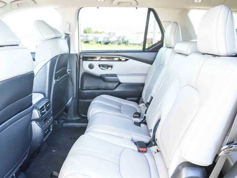 Certified 2025 Honda Pilot Touring image 18