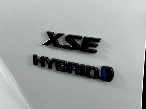 Used 2024 Toyota Corolla Cross AWD Hybrid w/ Convenience Package image 15