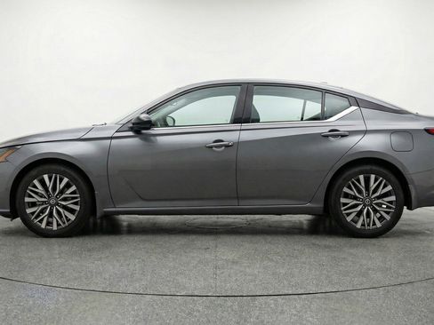 Used 2025 Nissan Altima 2.5 SV image 5