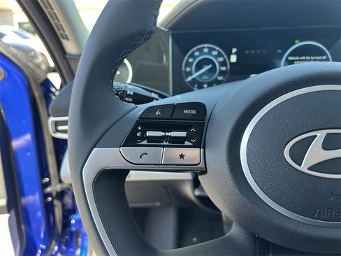 New 2025 Hyundai Elantra Limited image 29