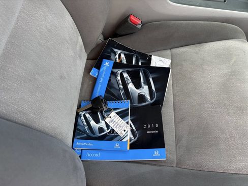 Used 2010 Honda Accord LX-P image 12