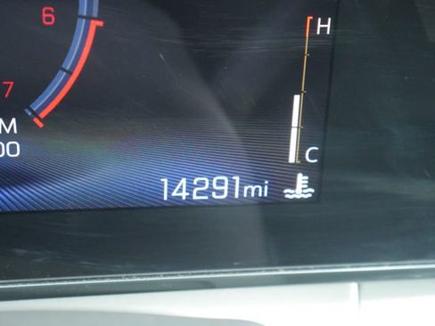 Used 2025 Chevrolet Trax LT FWD image 16
