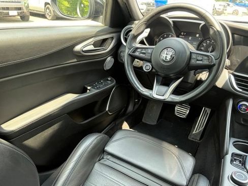 Used 2023 Alfa Romeo Giulia Veloce AWD/4WD image 44