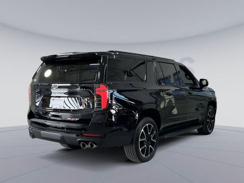 Used 2025 Chevrolet Suburban RST w/ Comfort Package image 16