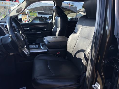Used 2013 RAM 1500 Laramie w/ Convenience Group image 10