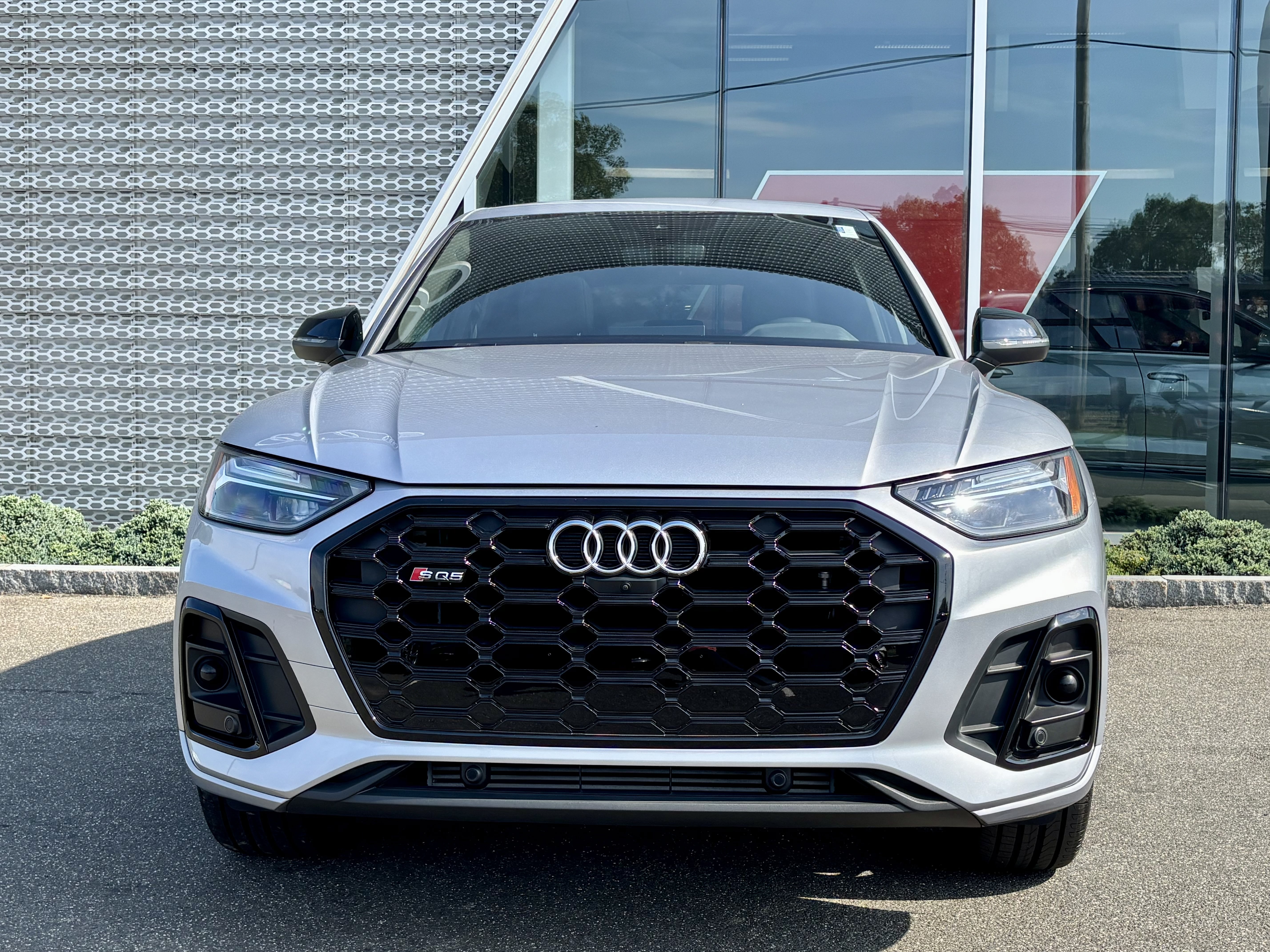 Certified 2023 Audi SQ5 Premium Plus w/ Premium Plus Package AWD/4WD image 4