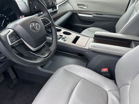 Used 2023 Toyota Sienna XLE image 10