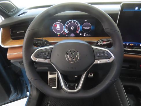 New 2026 Volkswagen Tiguan SEL R-Line AWD/4WD image 15