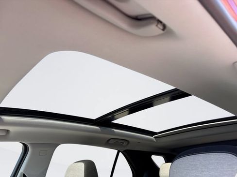 Used 2024 Chevrolet Equinox LT w/ LPO, Floor Liner Package FWD image 22