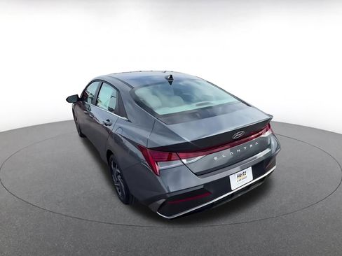 Used 2025 Hyundai Elantra SEL image 11