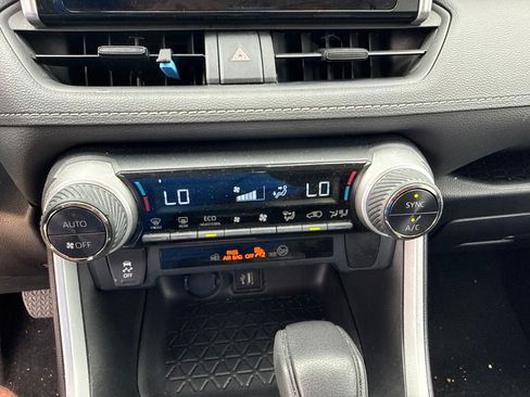 Used 2024 Toyota RAV4 LE AWD/4WD image 24
