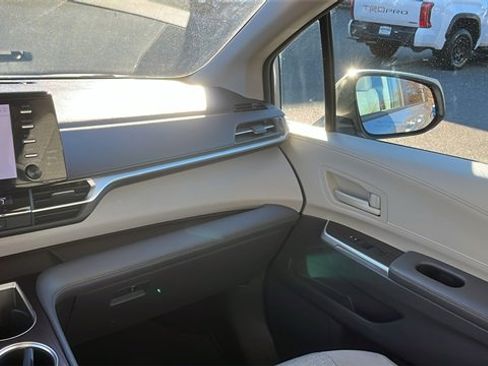 Certified 2022 Toyota Sienna LE image 20