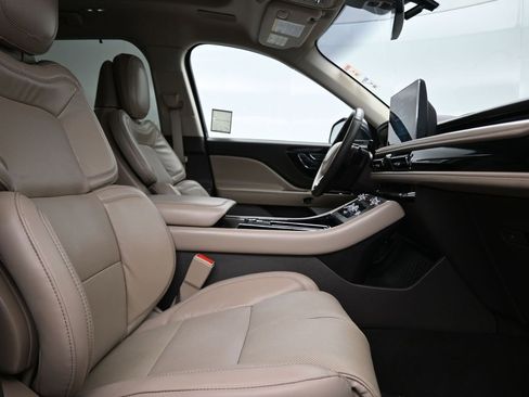 Used 2023 Lincoln Aviator Reserve w/ Equipment Group 201A image 17