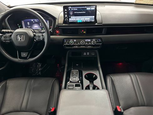 Used 2025 Honda Pilot Black Edition image 28