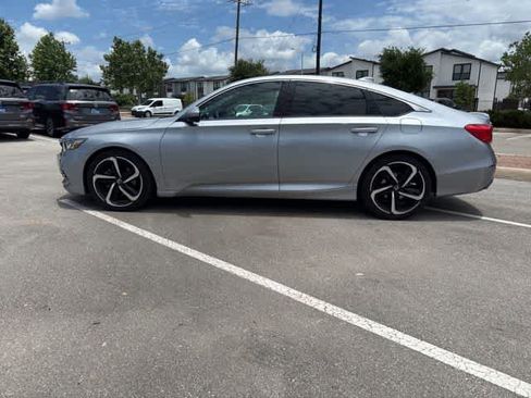 Used 2019 Honda Accord Sport image 2