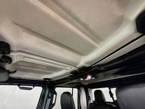 Used 2021 Jeep Gladiator Rubicon AWD/4WD image 14