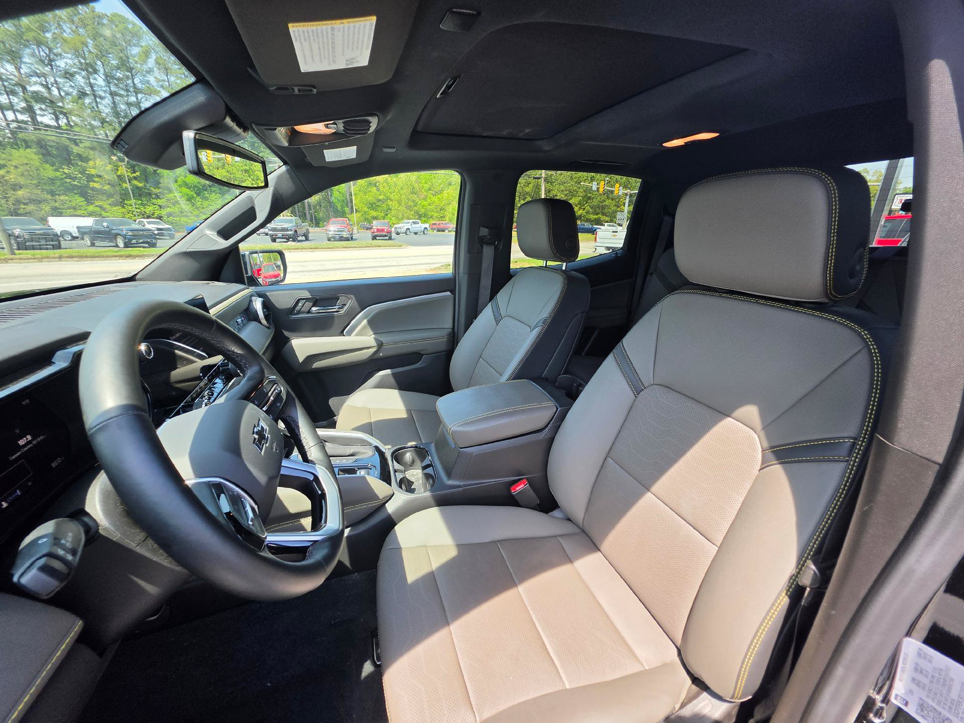 Used 2024 Chevrolet Colorado ZR2 w/ ZR2 Convenience Package III AWD/4WD image 8