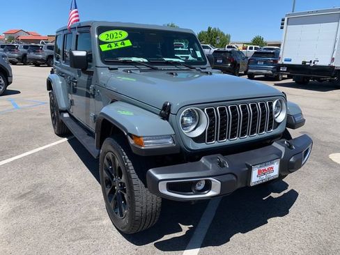 Used 2025 Jeep Wrangler Unlimited Sahara AWD/4WD image 4
