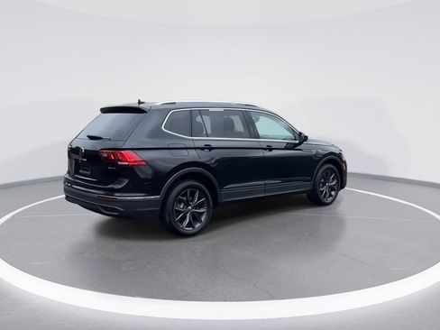 Used 2022 Volkswagen Tiguan SE w/ Panoramic Sunroof Package AWD/4WD image 8