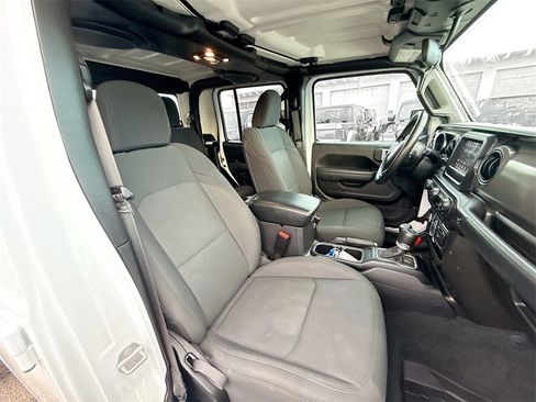 Used 2022 Jeep Gladiator Willys image 31