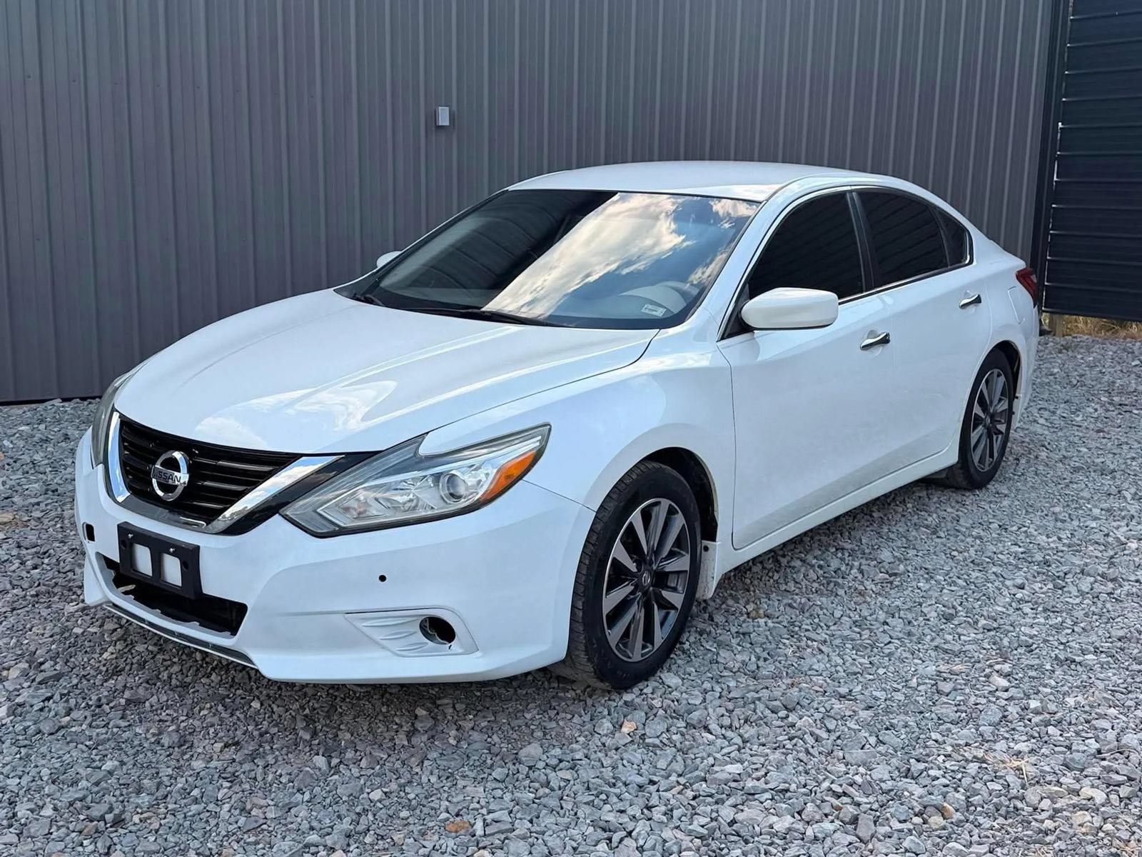 Used 2016 Nissan Altima 2.5 SV FWD image 1