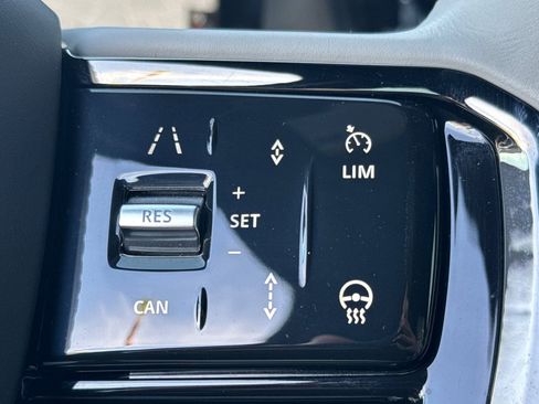 Used 2026 Land Rover Range Rover Velar S AWD/4WD image 29