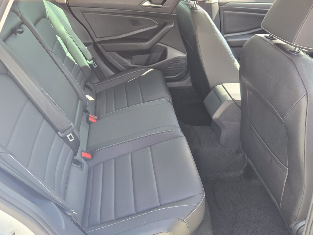 Used 2024 Volkswagen Jetta SE w/ Panoramic Sunroof Package FWD image 16