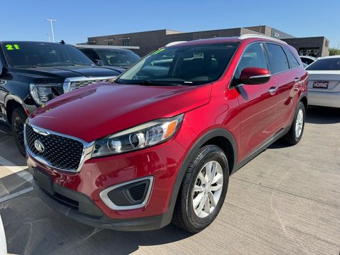 Used 2017 Kia Sorento FWD image 2