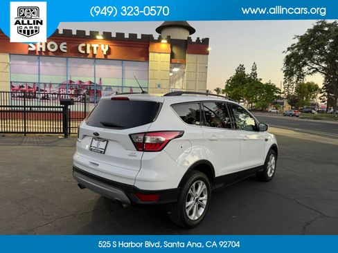 Used 2018 Ford Escape SE FWD image 4
