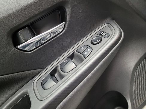 Used 2021 Nissan Versa SV FWD image 27
