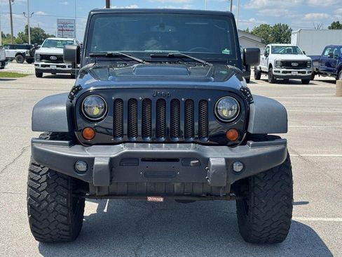 Used 2013 Jeep Wrangler Unlimited Sahara AWD/4WD image 9