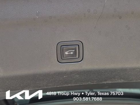Used 2023 Chevrolet Suburban RST w/ Luxury Package RWD image 9