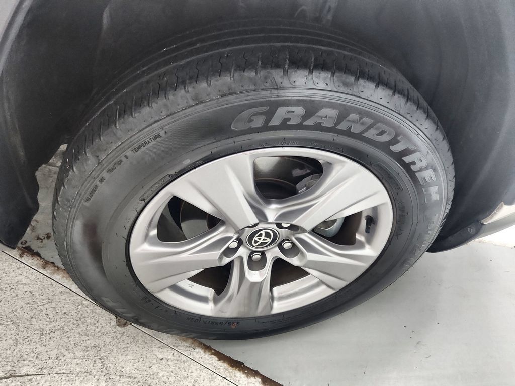 Used 2025 Toyota RAV4 XLE AWD/4WD image 35