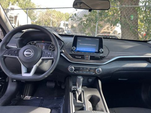 Used 2025 Nissan Altima 2.5 SV image 27