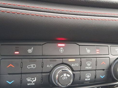 Certified 2025 Dodge Durango GT w/ Blacktop Package AWD/4WD image 19