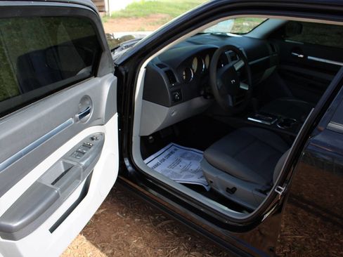 Used 2009 Dodge Charger SXT image 13