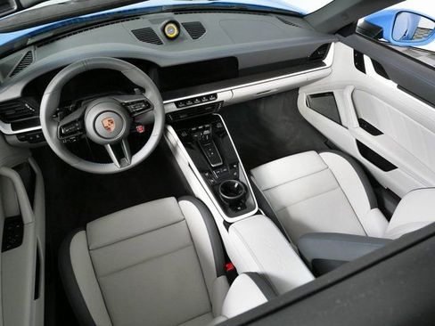Certified 2025 Porsche 911 Targa 4 GTS AWD/4WD image 36