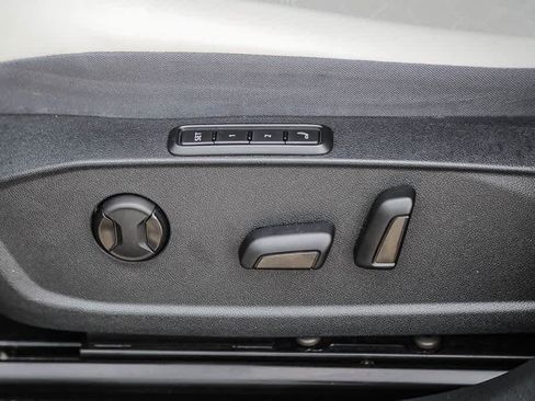 Used 2022 Volkswagen ID.4 Pro S image 16