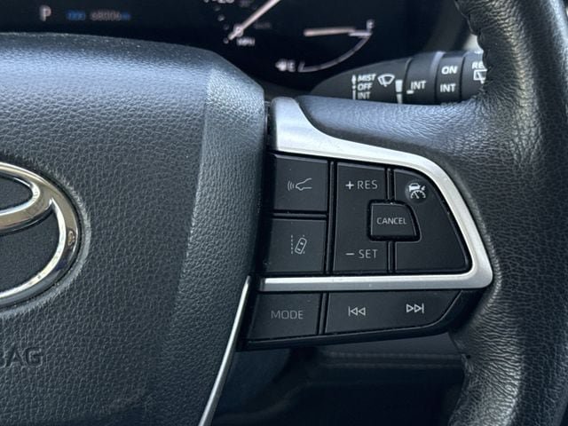 Used 2024 Toyota Sienna XLE FWD image 14