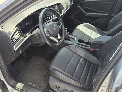 Used 2022 Volkswagen Jetta SE image 5
