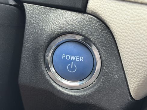 Used 2022 Toyota RAV4 XLE Premium AWD/4WD image 14