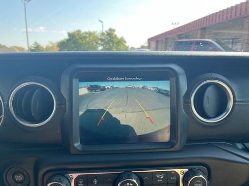Used 2018 Jeep Wrangler Unlimited Sahara image 73